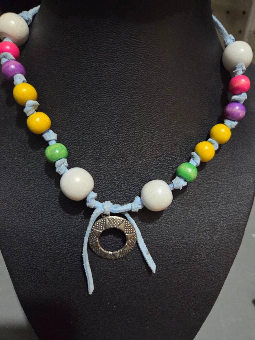 Wood beads choker necklace